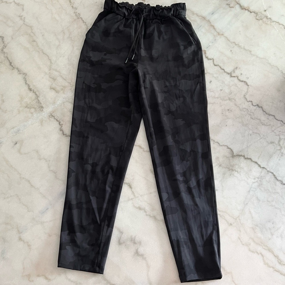 Lululemon jogger camo print